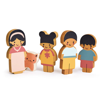 Famille de poupées avec chat